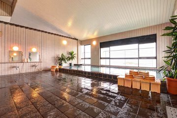 Indoor spa tub