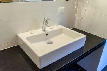 Bathroom sink