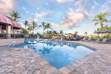 Indoor/outdoor pool