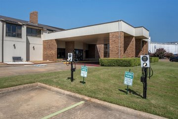 Electric vehicle charging station
