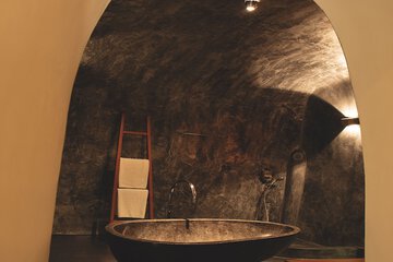 Deep soaking bathtub