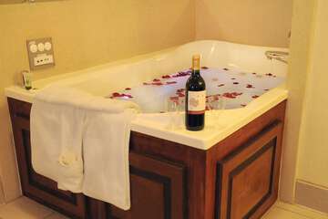 Hot Tub 57 of 60