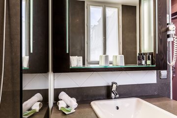 Bathroom sink