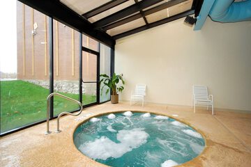 Indoor spa tub