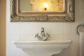 Bathroom sink
