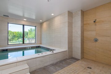 Indoor spa tub