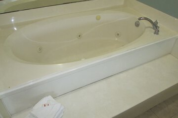 Jetted tub