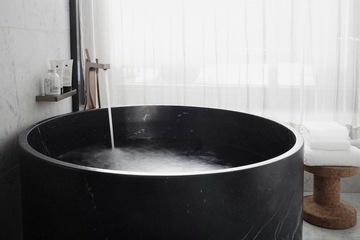 Deep soaking bathtub
