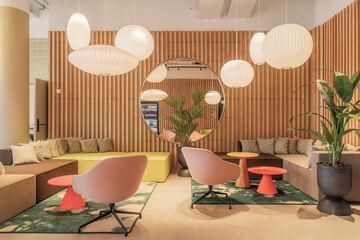 Lobby lounge