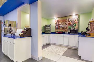 Breakfast/Coffee Service 31 of 36