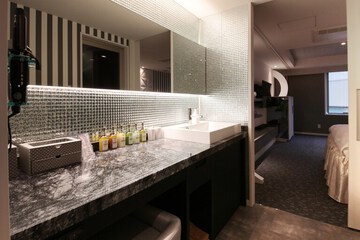 Bathroom sink
