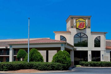 Super 8 by Wyndham Huntersville / Charlotte Area