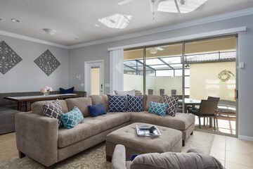 Townhome, 5 Bedrooms (4.5 Bathroom - 1994)