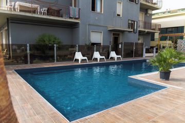 Pool waterfall