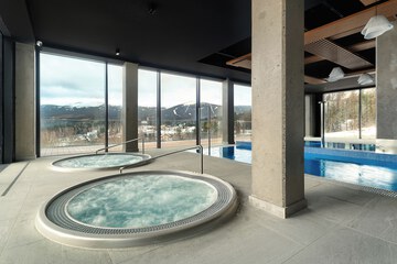 Indoor spa tub