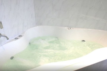 Jetted tub