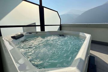 Private spa tub