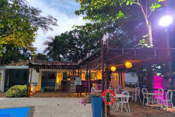 Poolside bar
