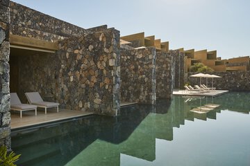 Infinity pool