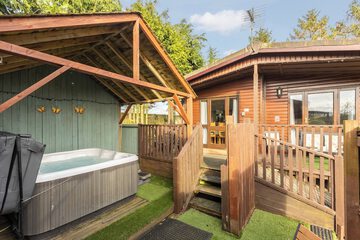 Private spa tub