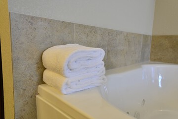 Deep soaking bathtub