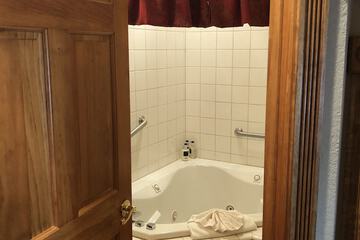 Jetted tub