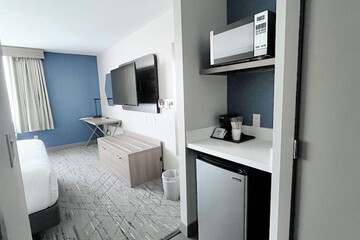 Holiday Inn Express Federal Way Seattle South by IHG