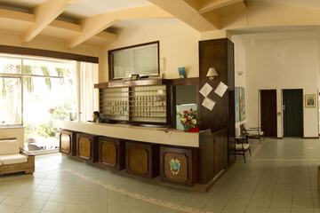 Check-in/check-out kiosk