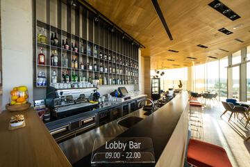 Lobby lounge