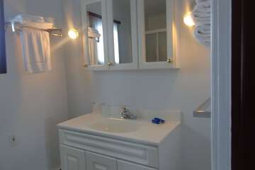 Bathroom sink