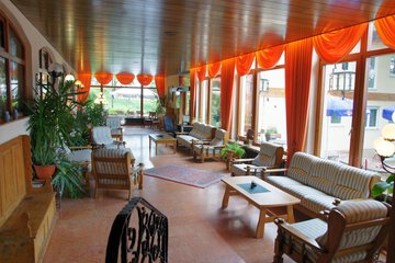 Lobby lounge