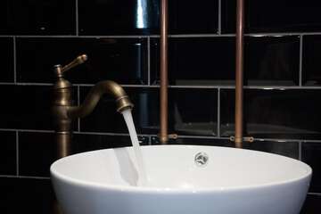 Bathroom sink
