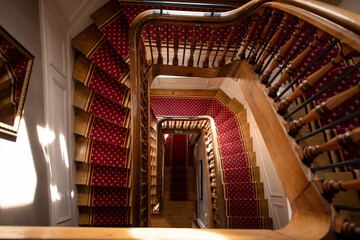 Handrails in stairways