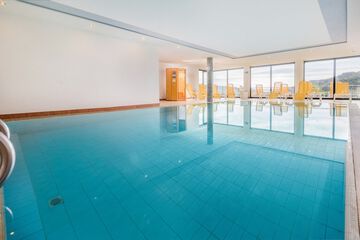 Exercise/lap pool