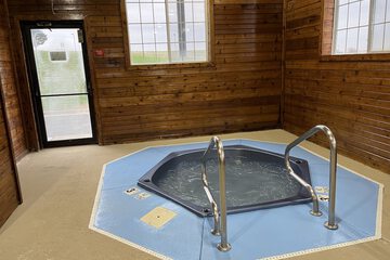 Indoor spa tub