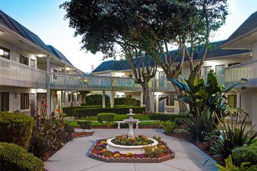 Hotel Exterior 50 of 51