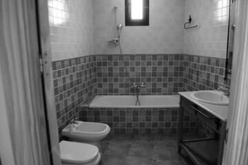 Deep Soaking Bathtub
