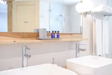 Bathroom sink