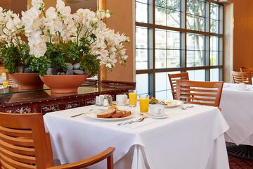 Breakfast/Coffee Service 31 of 34