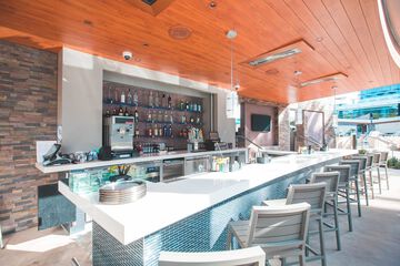 Poolside bar