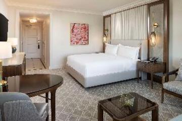 Room Disney Firework View with King Bed