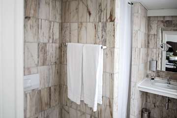 Bathroom amenities