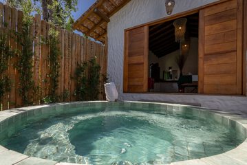 Deep soaking bathtub