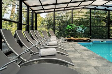 Indoor/outdoor pool