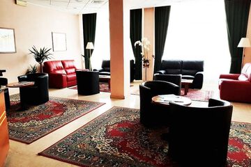 Lobby lounge