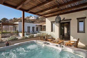 Private spa tub