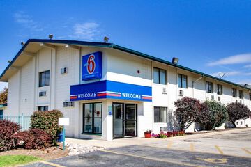 Motel 6 Normal IL - Bloomington Area