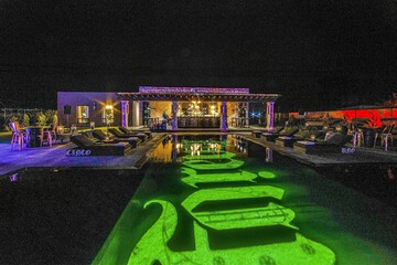 Poolside bar