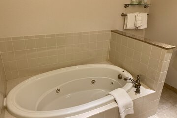 Jetted tub