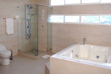 Jetted tub